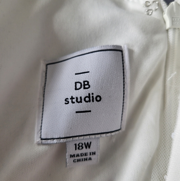 Ivory Lace Spaghetti Strap Bridal Dress - Picture 2 of 4